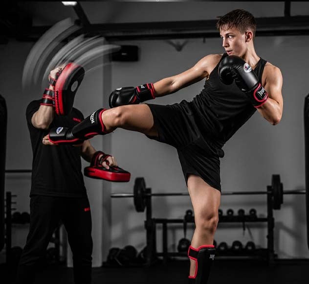 Beginner kickboxing class practicing punches and kicks.